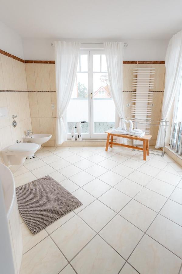 Villa Duene Mit Grosser Sonnenterrasse, Kamin, Wlan Und Tiefgarage Fuer 2-4 Personen Kuhlungsborn Bagian luar foto
