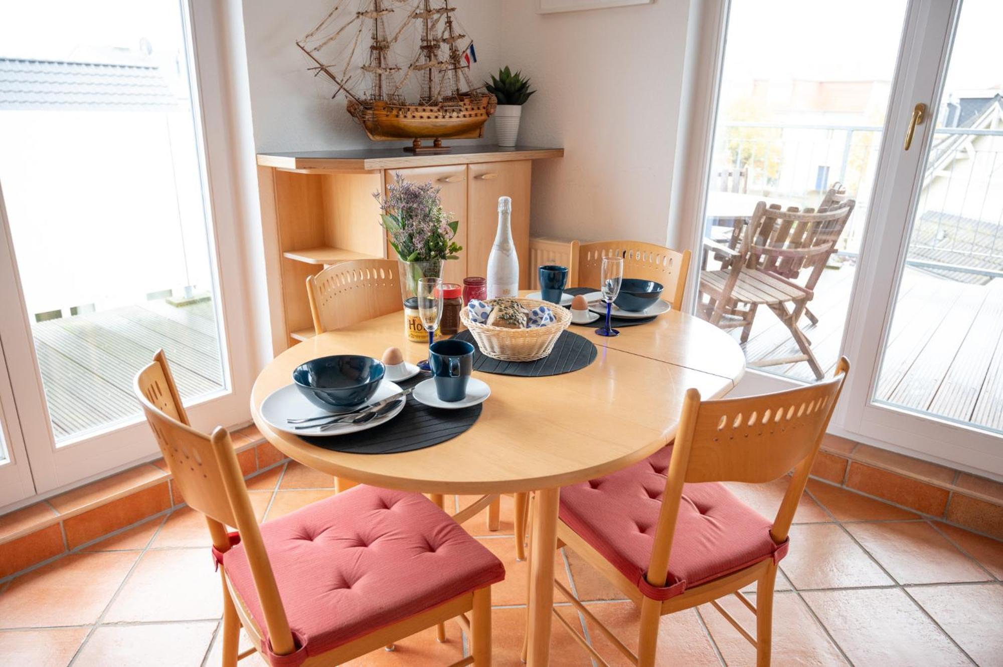Villa Duene Mit Grosser Sonnenterrasse, Kamin, Wlan Und Tiefgarage Fuer 2-4 Personen Kuhlungsborn Bagian luar foto